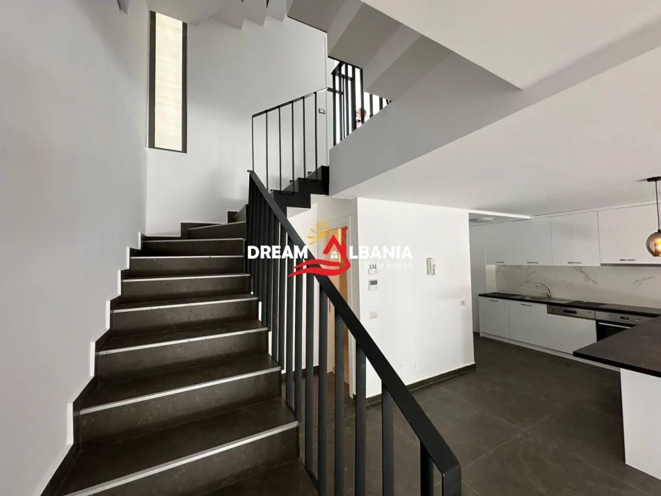 Tirane, jepet me qera Vile 3 Katshe Kati 3, 250 m² 2.350 € (ne Mullet prane OKO FARM)