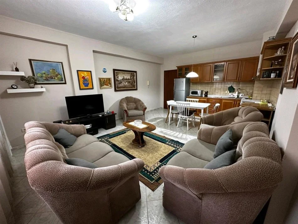 Tirane, jepet me qera apartament 1+1+Ballkon Kati 3, 72 m² 450 € (rruga Sul Bega)