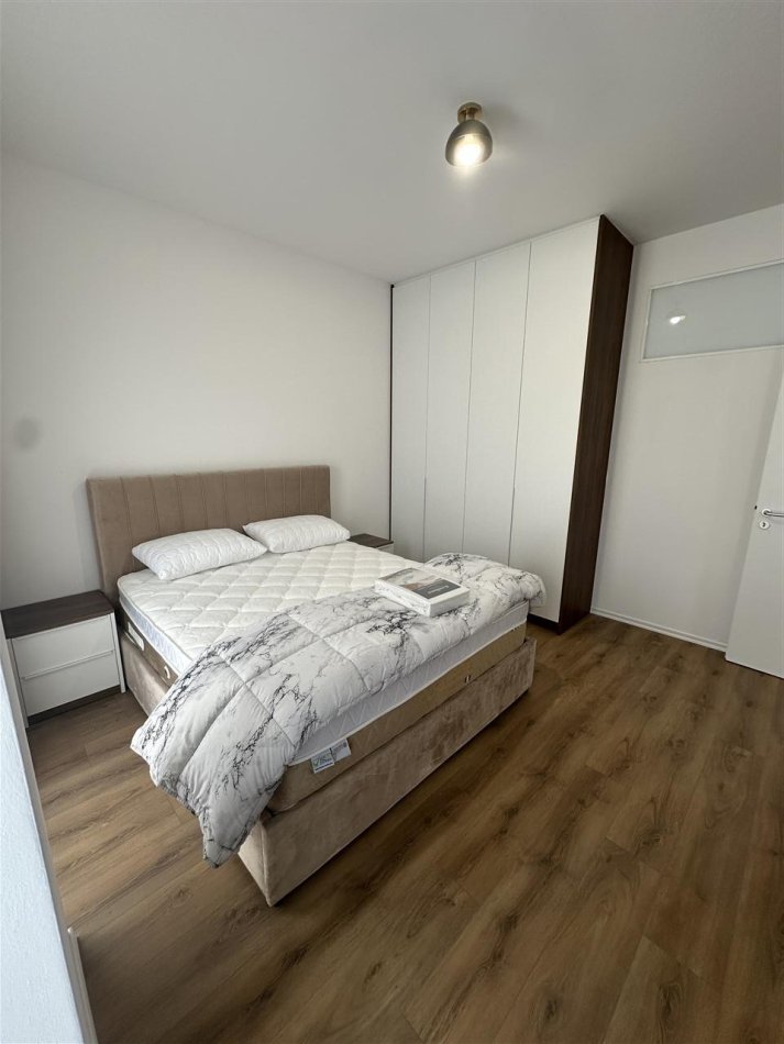 Tirane, jepet me qera apartament 2+1+Ballkon Kati 8, 80 m² 900 € (Zogu i Zi)