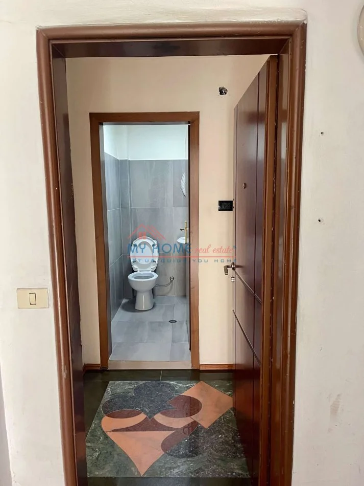 Tirane, jepet me qera zyre Kati 3, 70 m² 800 € (Rruga Vaso Pasha)