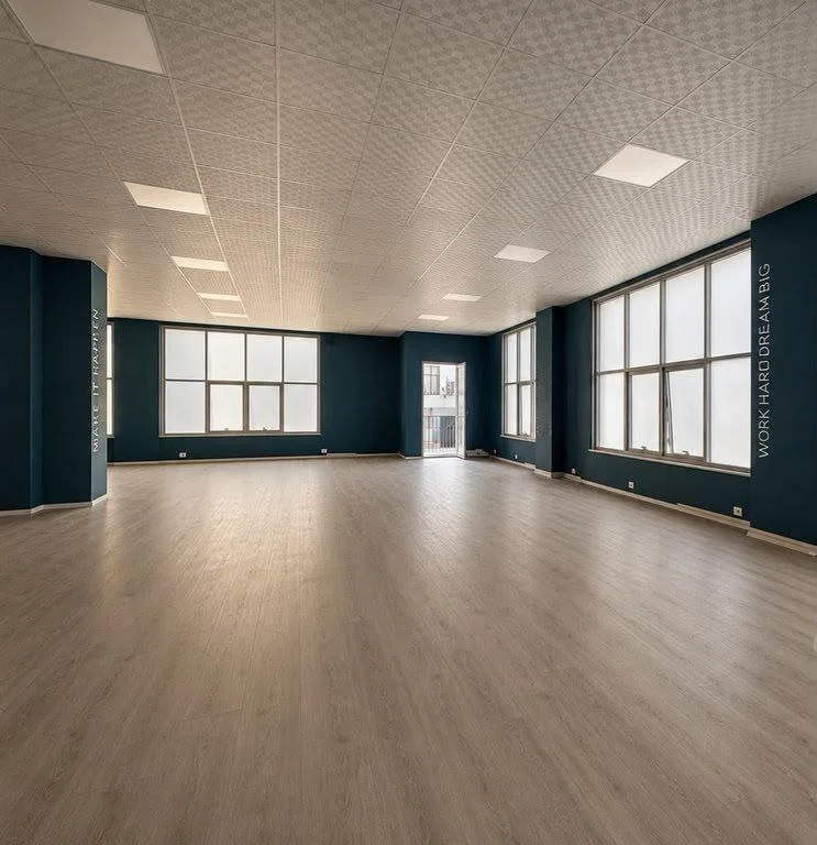 Tirane, jepet me qera zyre Kati 1, 230 m² 3.000 € (RRUGA BARDHYL)