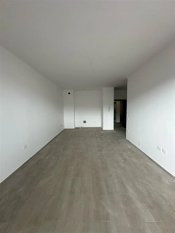 Tirane, jepet me qera zyre Kati 7, 75 m² 650 € (parku olimpik)