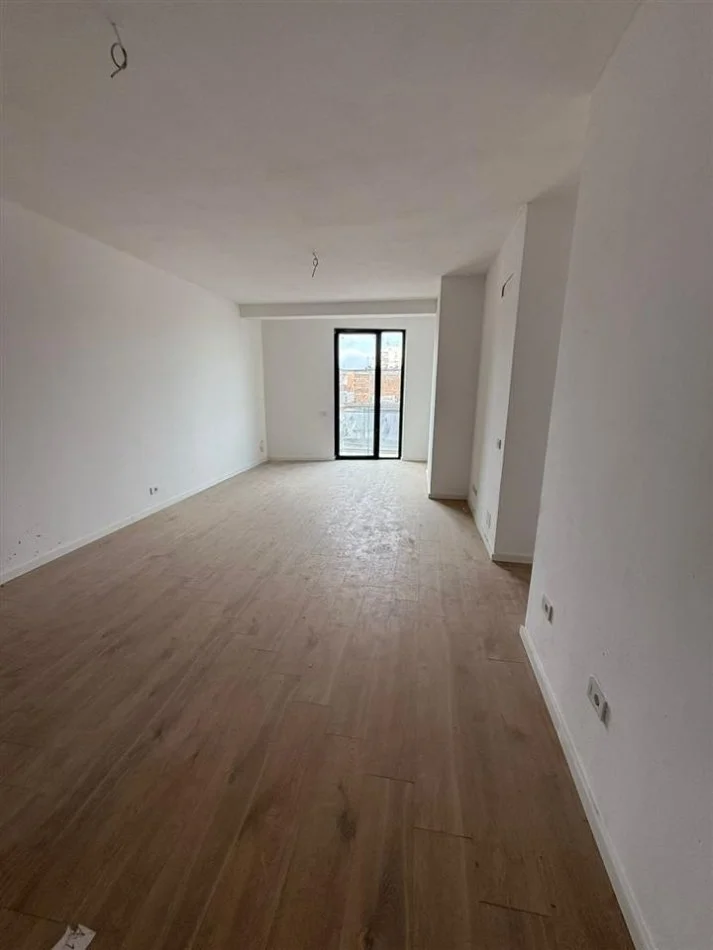 Tirane, jepet me qera zyre Kati 4, 70 m² 650 € (MINE PEZA)