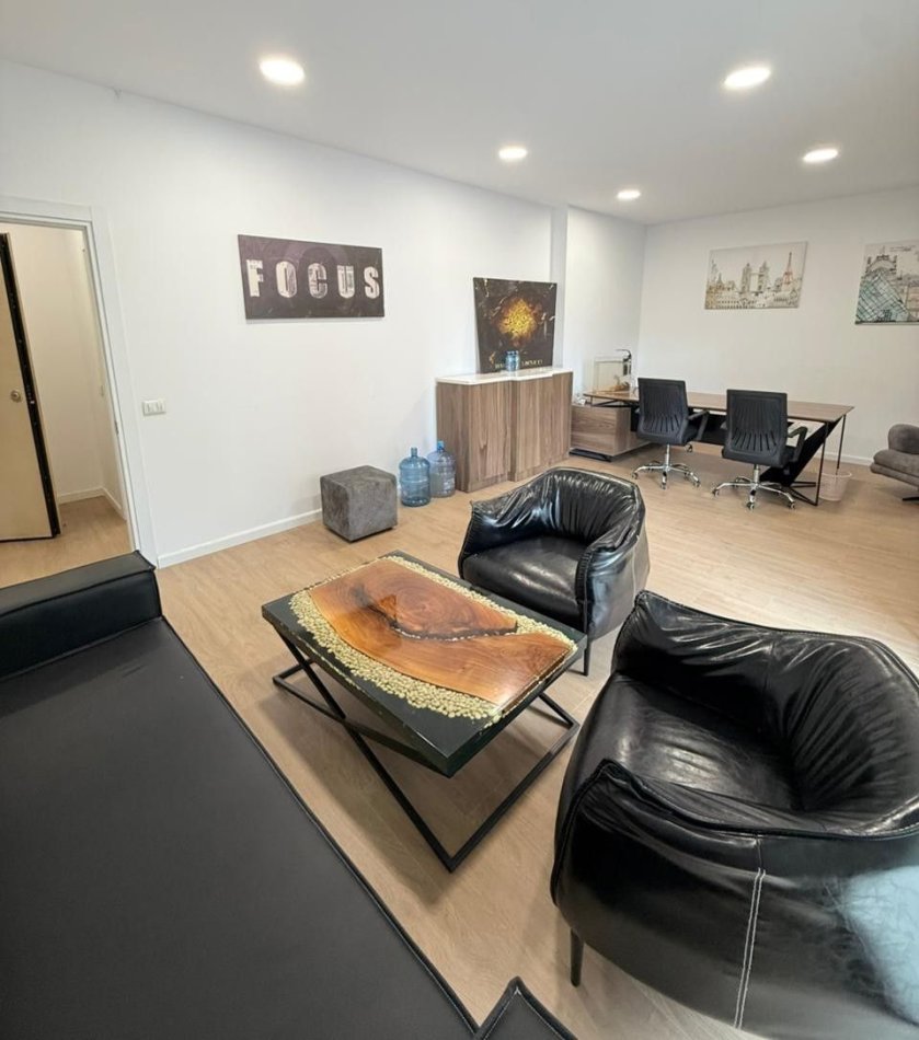 Tirane, jepet me qera zyre Kati 2, 187 m² 2.500 € (KOMPLEKSI DELIJORGJI)