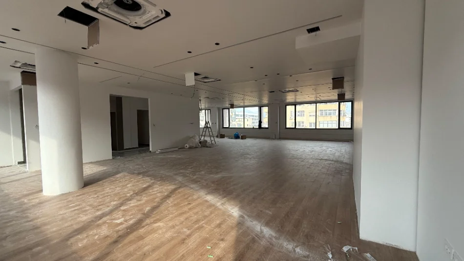 Tirane, jepet me qera zyre Kati 5, 570 m² 10.000 € (KOMPLEKSI DELIJORGJI)