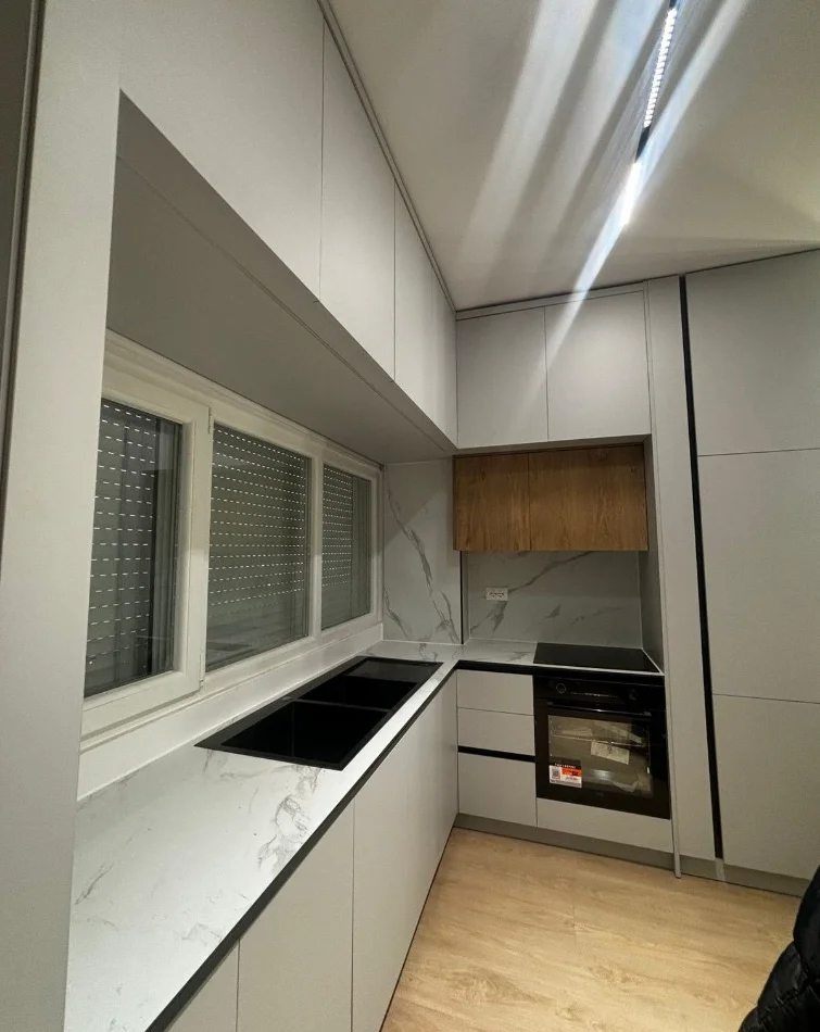 Tirane, jepet me qera apartament 1+1 Kati 1, 70 m² 600 € (QENDER)