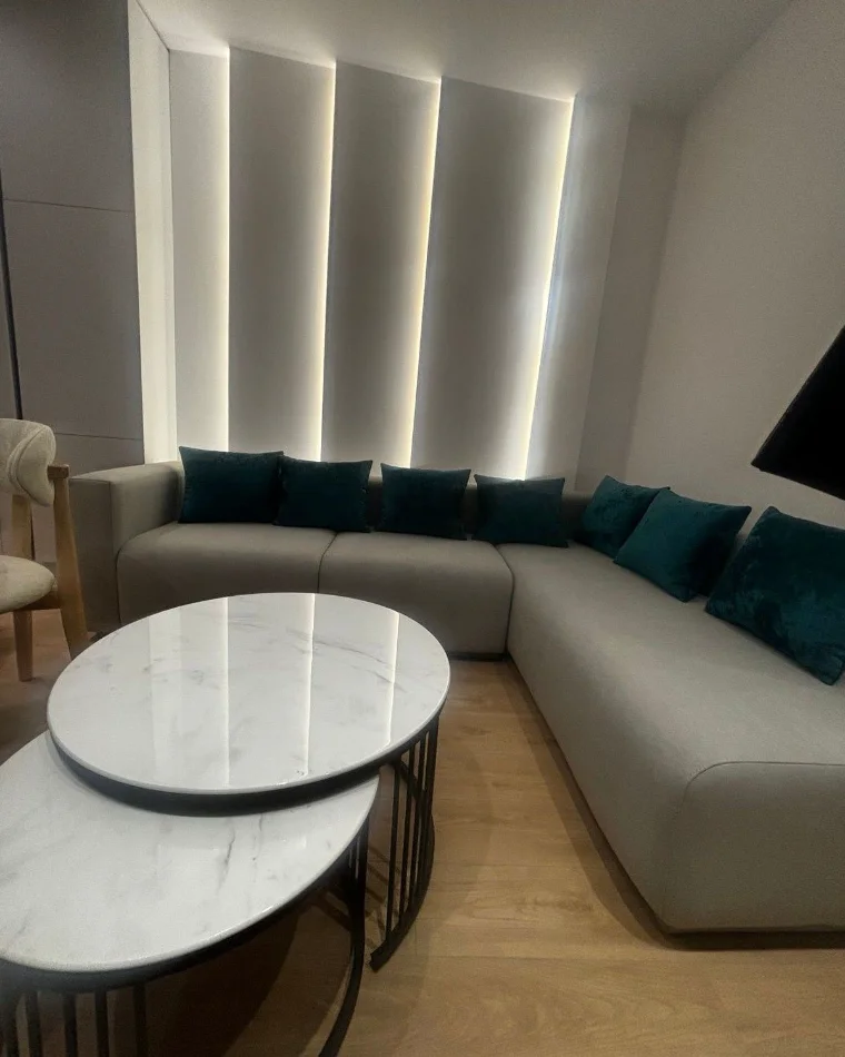 Tirane, jepet me qera apartament 1+1 Kati 1, 70 m² 600 € (QENDER)