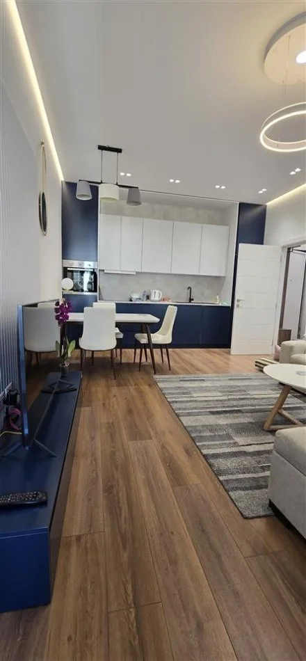 Tirane, jepet me qera apartament 1+1 Kati 8, 70 m² 800 € (SQUARE 21)