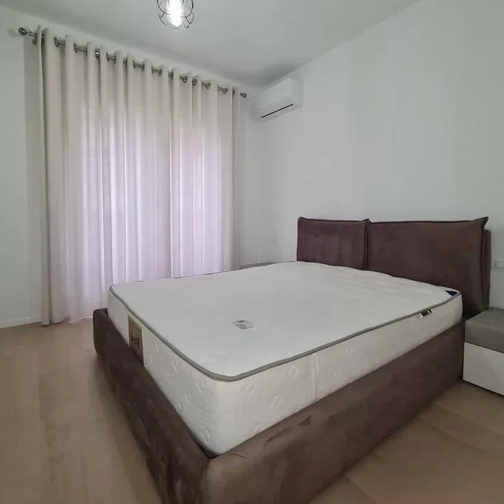 Tirane, jepet me qera apartament 1+1+Ballkon , 75 m² 700 € (Kompleksi Delijorgji)