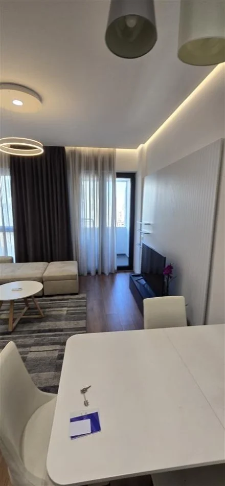 Tirane, jepet me qera apartament 1+1 Kati 8, 70 m² 800 € (SQUARE 21)