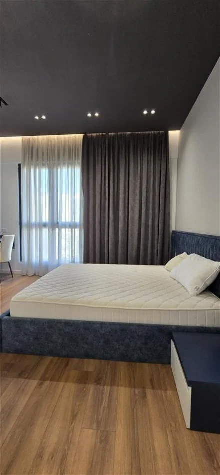 Tirane, jepet me qera apartament 1+1 Kati 8, 70 m² 800 € (SQUARE 21)