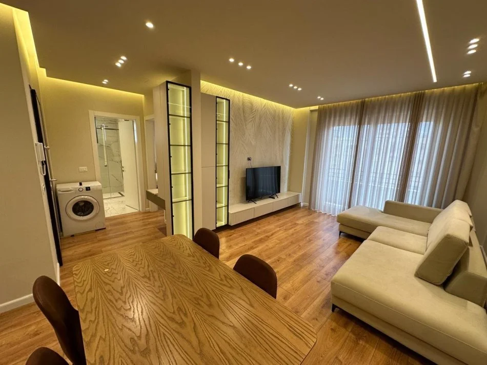 Tirane, jepet me qera apartament 1+1+Ballkon , 80 m² 800 € (SHKOLLA E KUQE)