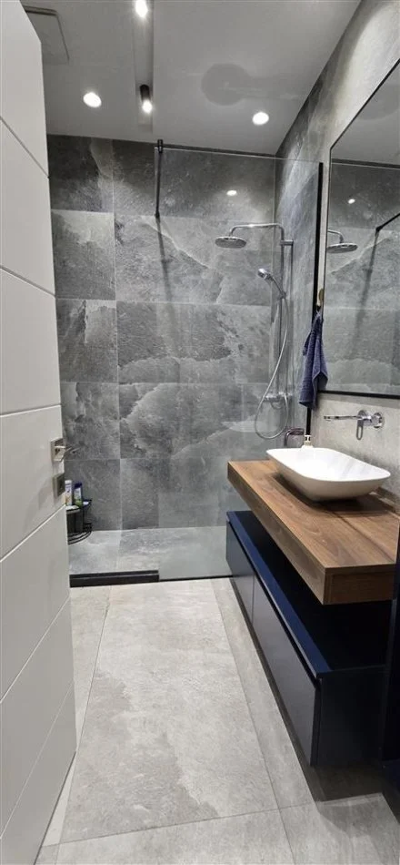 Tirane, jepet me qera 1+1+Ballkon Kati 9, 70 m² 750 € (KOMPLEKSI SQUARE 21 , RR E KAVAJES)