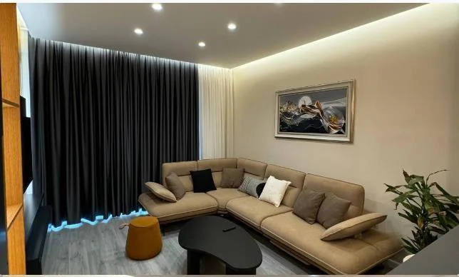 Tirane, jepet me qera apartament 1+1+Aneks+Ballkon Kati 4, 900 € (Komuna Parisit)