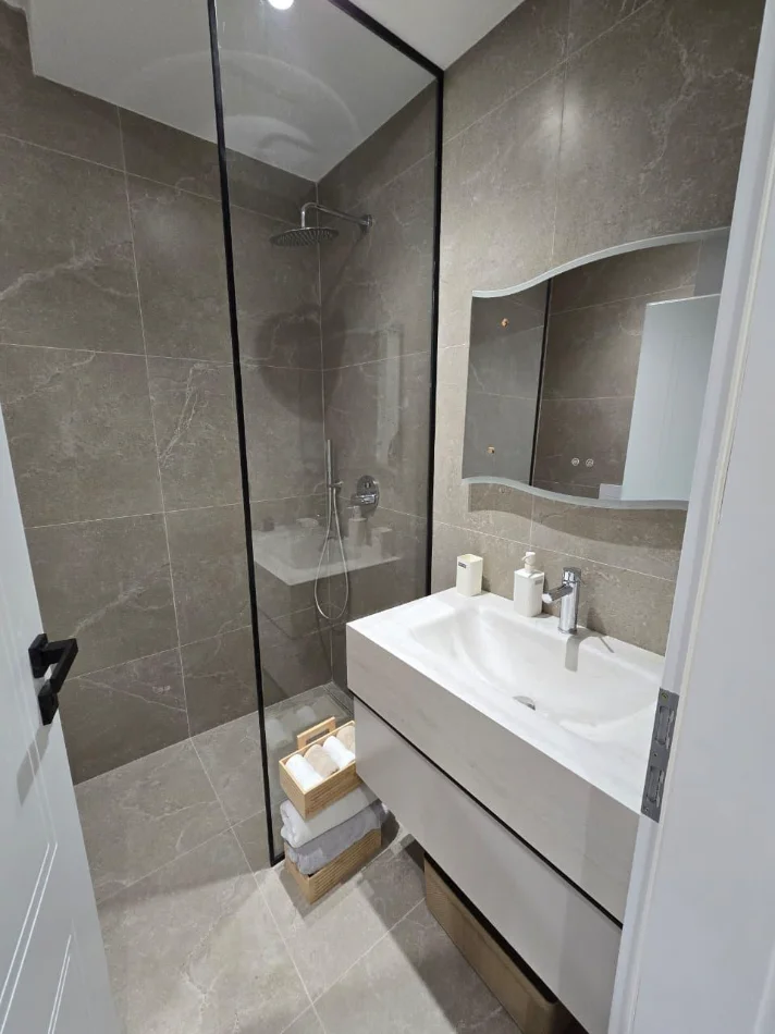 Tirane, jepet me qera apartament 1+1+Ballkon Kati 2, 72 m² 700 € (DON BOSKO)