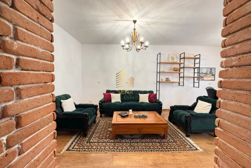 Tirane, jepet me qera apartament 1+1 Kati 1, 65 m² 550 € (Pazari i Ri)