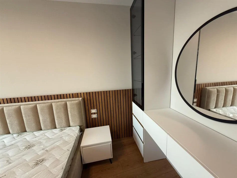 Tirane, jepet me qera apartament 2+1 Kati 10, 128 m² 1.800 € (LAKE VIEW)