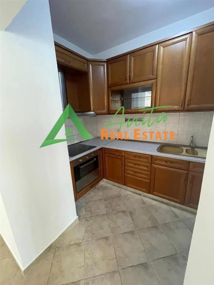 Tirane, jepet me qera zyre Kati 2, 120 m², 70 000 Leke (Qender)