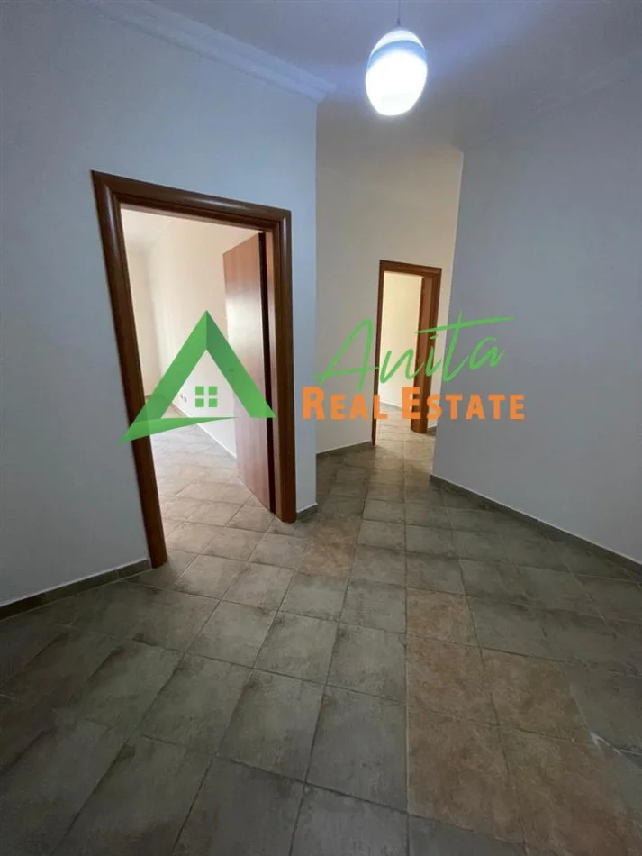 Tirane, jepet me qera zyre Kati 2, 120 m², 70 000 Leke (Qender)