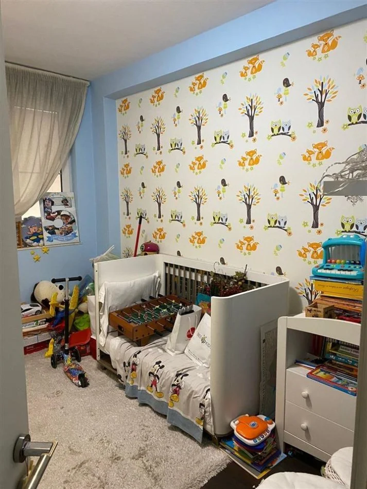 Tirane, jepet me qera apartament 2+1+Ballkon Kati 2, 115 m² 700 € (Rruga Komuna e Parisit)