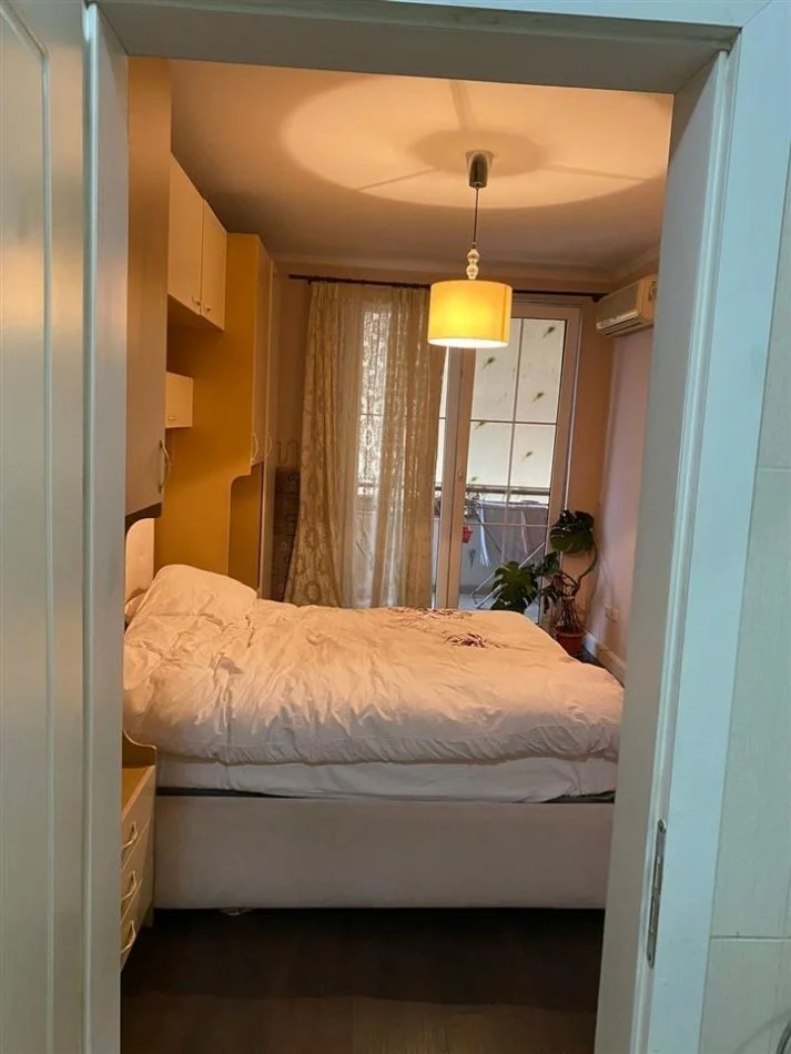 Tirane, jepet me qera apartament 2+1+Ballkon Kati 2, 115 m² 700 € (Rruga Komuna e Parisit)