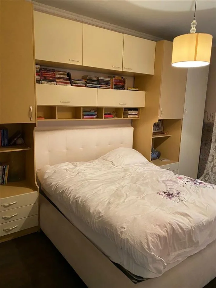 Tirane, jepet me qera apartament 2+1+Ballkon Kati 2, 115 m² 700 € (Rruga Komuna e Parisit)
