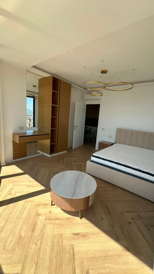 Tirane, jepet me qera apartament 2+1 Kati 11, 110 m² 1.200 € (GOLDEN TOWER MINE PEZA)