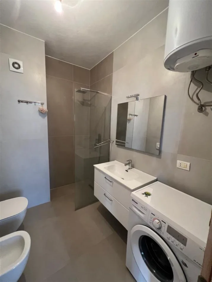 Tirane, shitet apartament 2+1+Ballkon Kati 4, 103 m² 169.600 € (Bulevardi Migjeni)