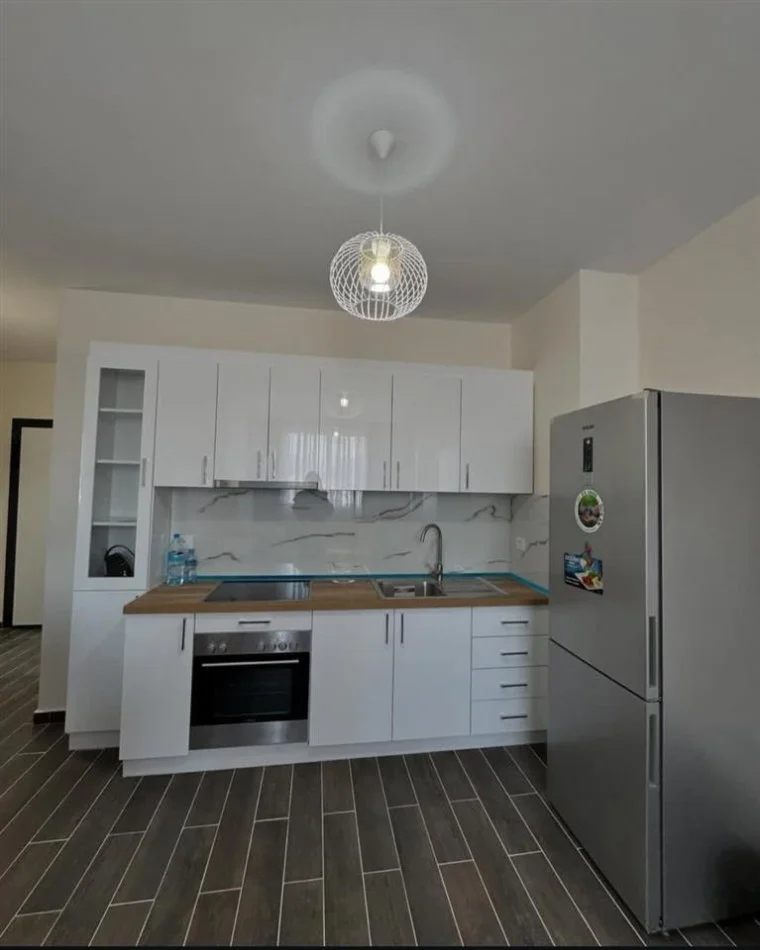 Tirane, jepet me qera apartament 2+1+Ballkon Kati 6, 85 m² 500 € (rruga Konferenca e Pezes)