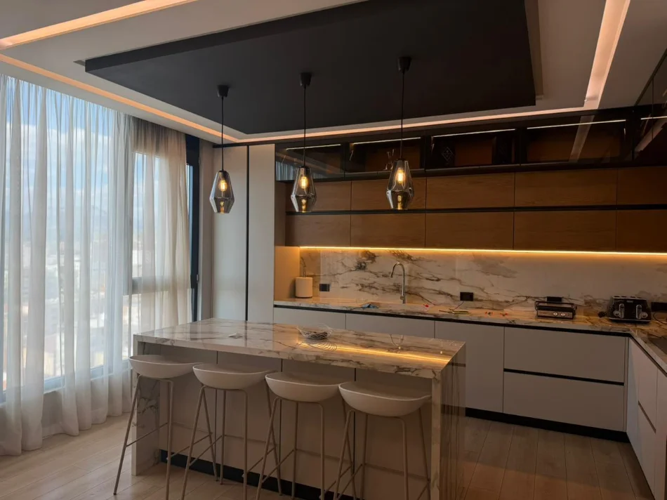 Tirane, jepet me qera apartament duplex 4+1 Kati 11, 240 m² 3.500 € (SQUARE 21)