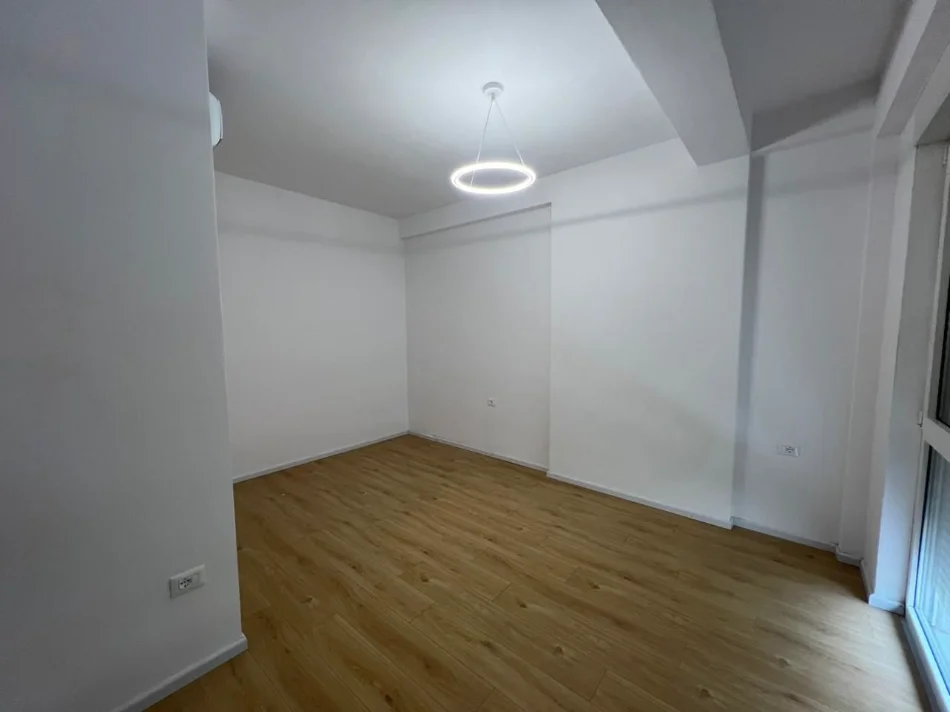 Tirane, jepet me qera Vile 4+1 Kati 2, 210 m² 1.300 € (REZIDENCA ABA)