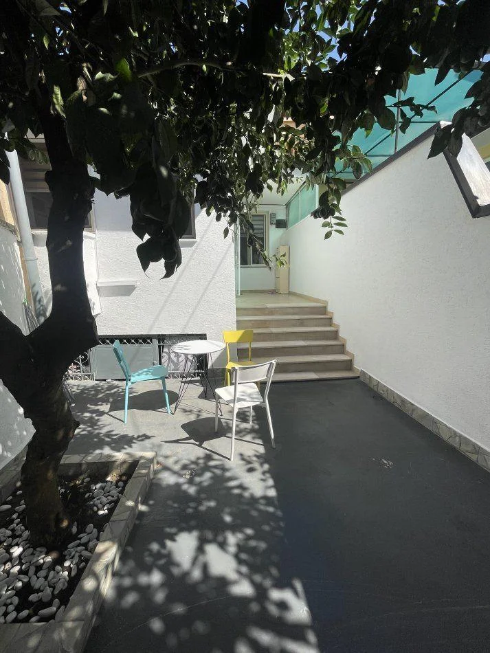 Tirane, jepet me qera apartament 1+1+Ballkon Kati 0, 70 m² 600 € (Myslym Shyri)