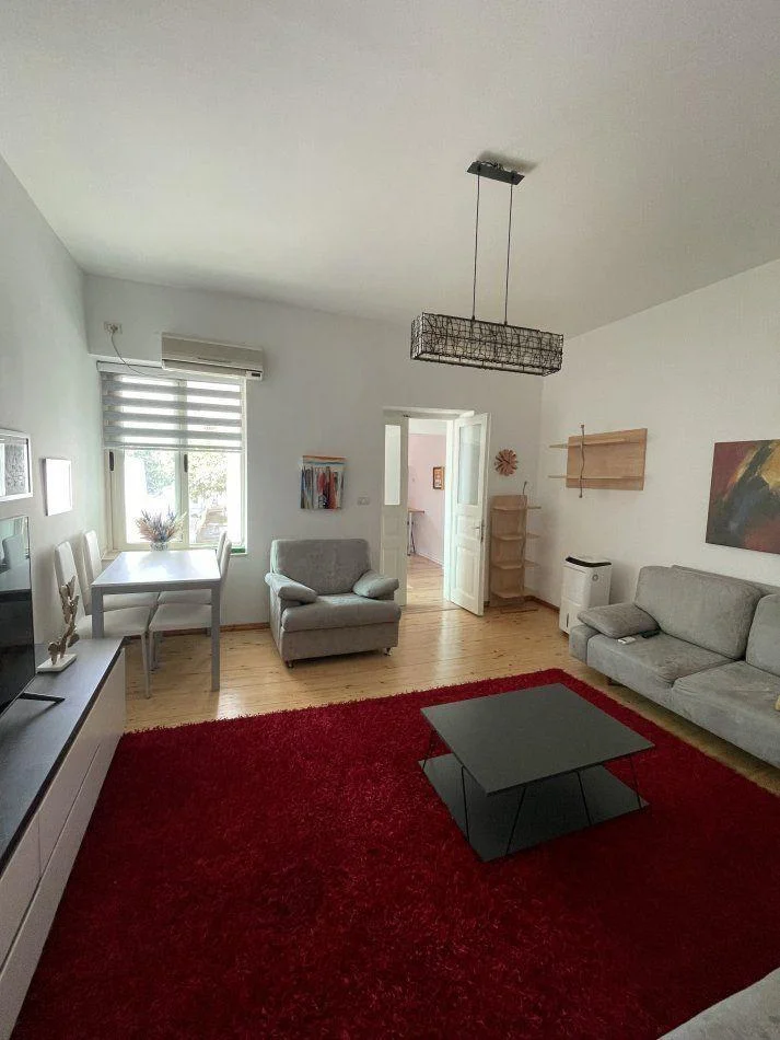 Tirane, jepet me qera apartament 1+1+Ballkon Kati 0, 70 m² 600 € (Myslym Shyri)