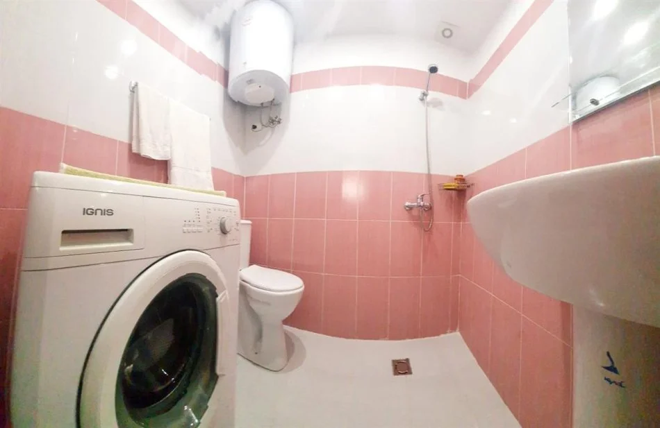 Tirane, jepet me qera apartament 2+1 Kati 1, 105 m² 1.500 € (Pazari i ri)