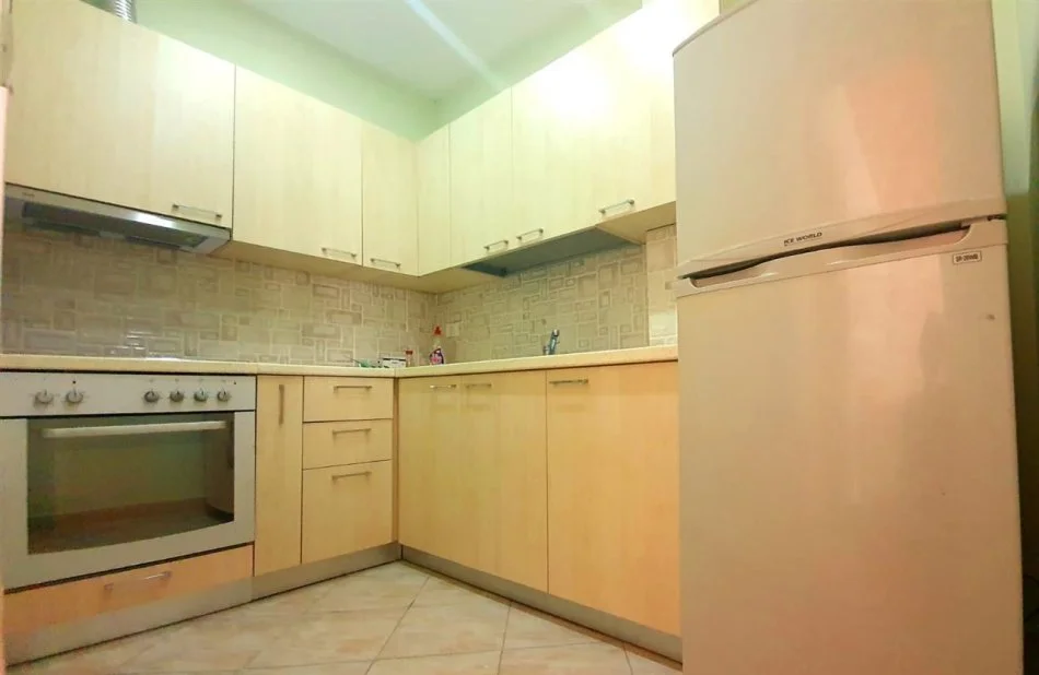 Tirane, jepet me qera apartament 2+1 Kati 1, 105 m² 1.500 € (Pazari i ri)