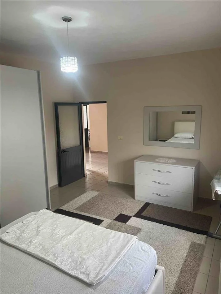 Tirane, jepet me qera shtepi 1+1+Ballkon Kati 2, 80 m² 400 € (Don Bosko)