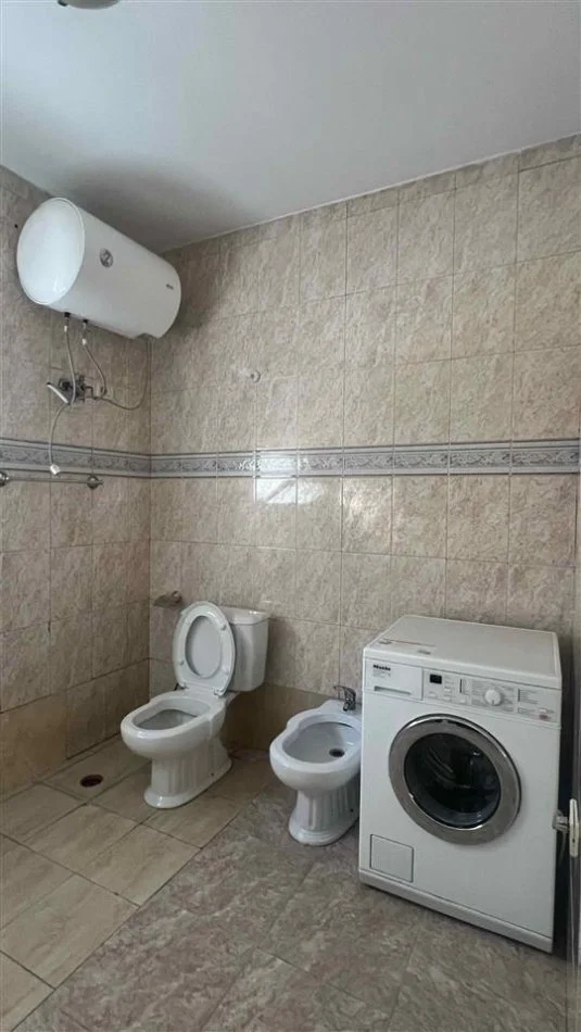 Tirane, jepet me qera shtepi 1+1+Ballkon Kati 2, 80 m² 400 € (Don Bosko)