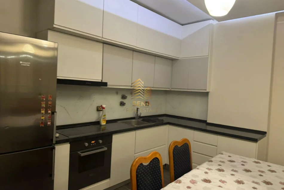 Tirane, jepet me qera apartament 2+1 Kati 1, 90 m² 550 € (Astir)
