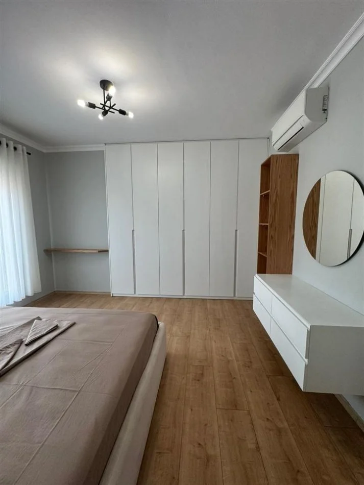 Tirane, jepet me qera apartament 2+1+Ballkon Kati 5, 120 m² 1.300 € (KOMPLEKSI DELIJORGJI)