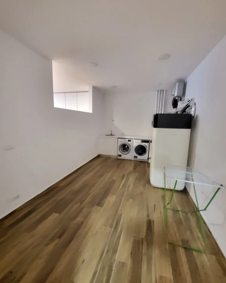 Tirane, jepet me qera Vile 4+1 Kati 3, 550 m² 5.000 € (TEG)