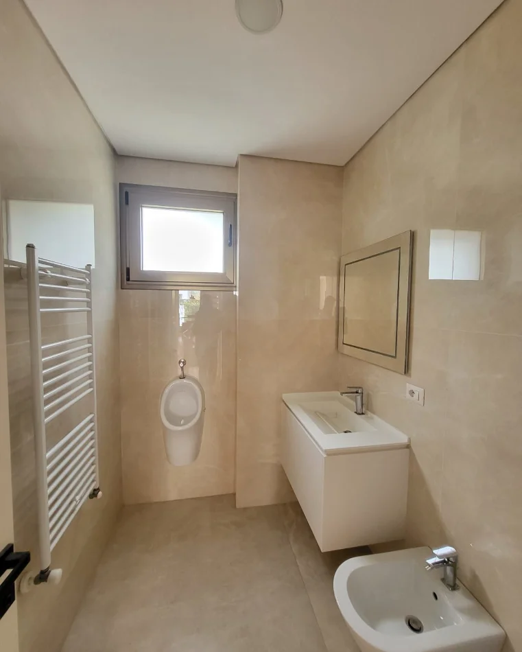 Tirane, jepet me qera Vile 4+1 Kati 3, 550 m² 5.000 € (TEG)