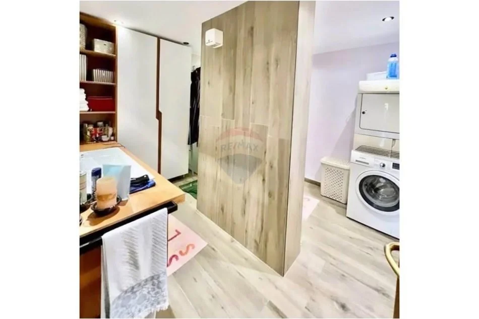 Tirane, jepet me qera apartament 3+1+Aneks+Ballkon Kati 6, 155 m² 1.100 € (ish Ekspozita)