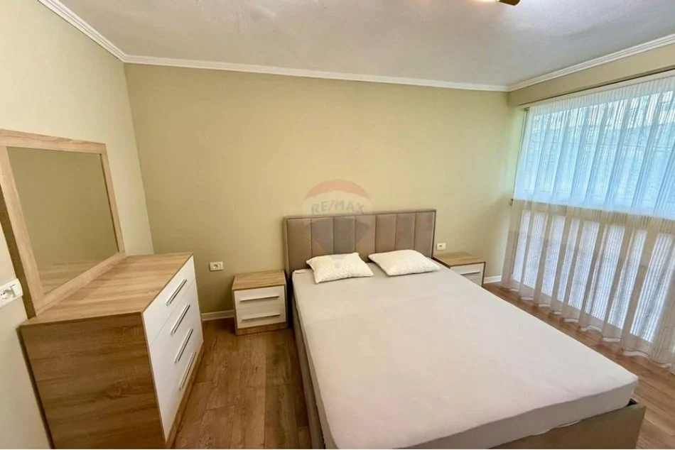 Tirane, jepet me qera apartament duplex Dublex Kati 0, 170 m² 550 € (Fresku)