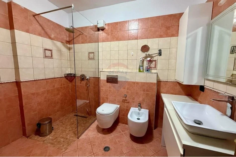 Tirane, jepet me qera apartament 2+1+Ballkon Kati 6, 120 m² 700 € (Myslym Shyri)