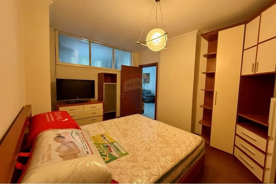 Tirane, jepet me qera apartament 2+1+Ballkon Kati 6, 120 m² 700 € (Myslym Shyri)