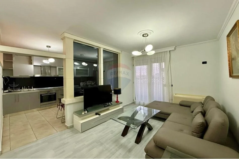 Tirane, jepet me qera apartament 2+1+Ballkon Kati 6, 120 m² 700 € (Myslym Shyri)