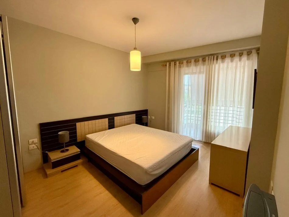 Tirane, jepet me qera apartament 2+1+Aneks+Ballkon Kati 3, 83 m² 900 € (Blloku)