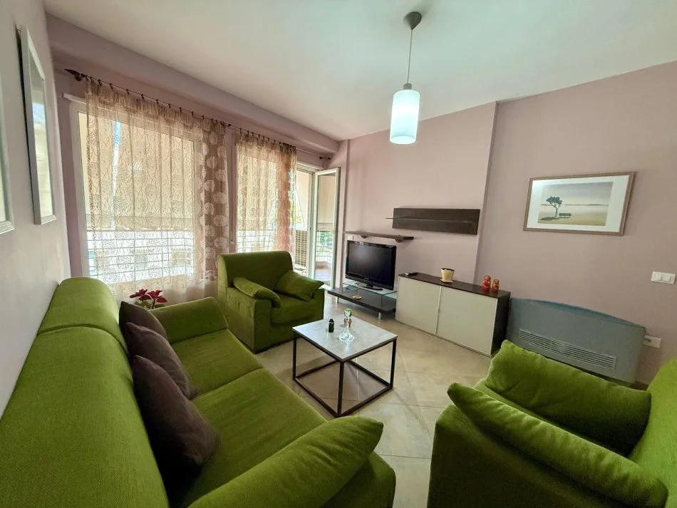 Tirane, jepet me qera apartament 2+1+Aneks+Ballkon Kati 3, 83 m² 900 € (Blloku)