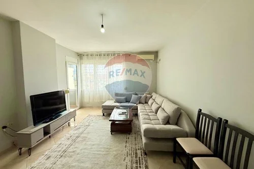 Tirane, jepet me qera apartament 2+1+Aneks+Ballkon Kati 5, 100 m² 550 € (Astir)