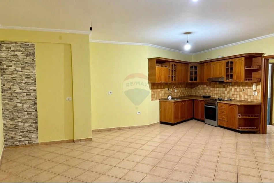 Tirane, jepet me qera apartament 2+1+Aneks+Ballkon Kati 2, 100 m² 40.000 € (Kinostudio)